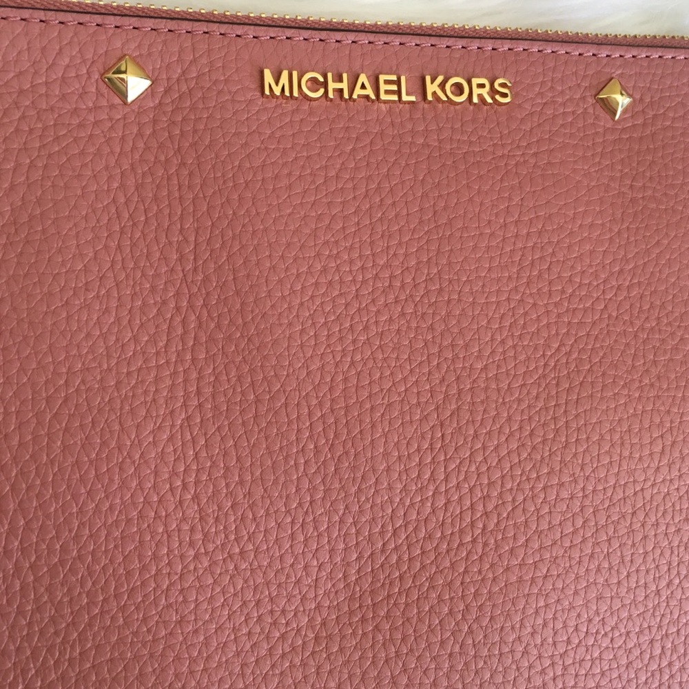 Last one ❗️Michael Kors clutch - Picture 7 of 8